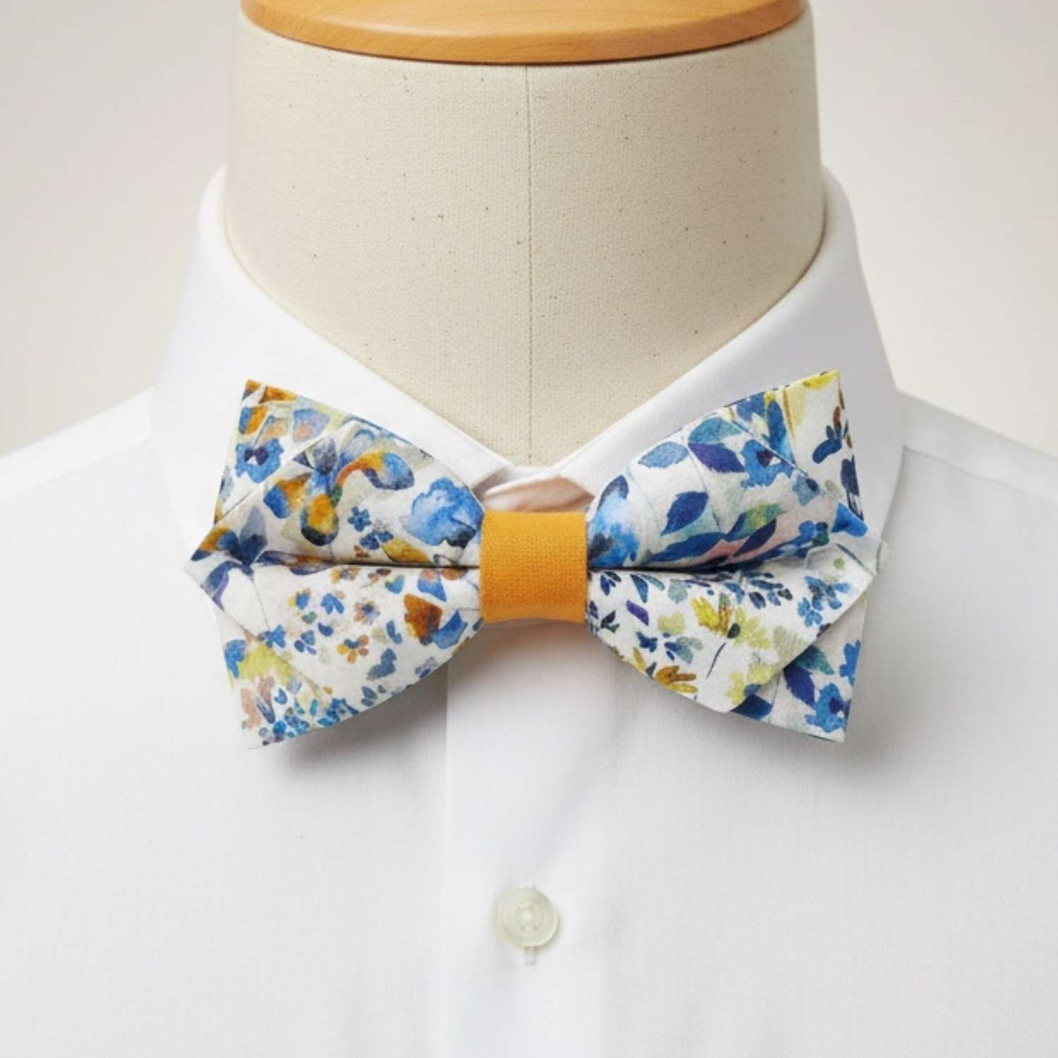 Noeud Papillon Pointu Liberty Felda Cornflower et sa bague curry