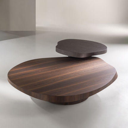 The territory elevated through design. The Comacina coffee table was conceived as the starting point for a story. A story of the beauty of the Lake Como region, with its breathtaking views, natural landscapes, refinement and poetry. But also of a place defined by uniqueness and excellence, qualities that have made this land renowned throughout the world.

(Comacina TT coffee tables designed for Emmemobili)