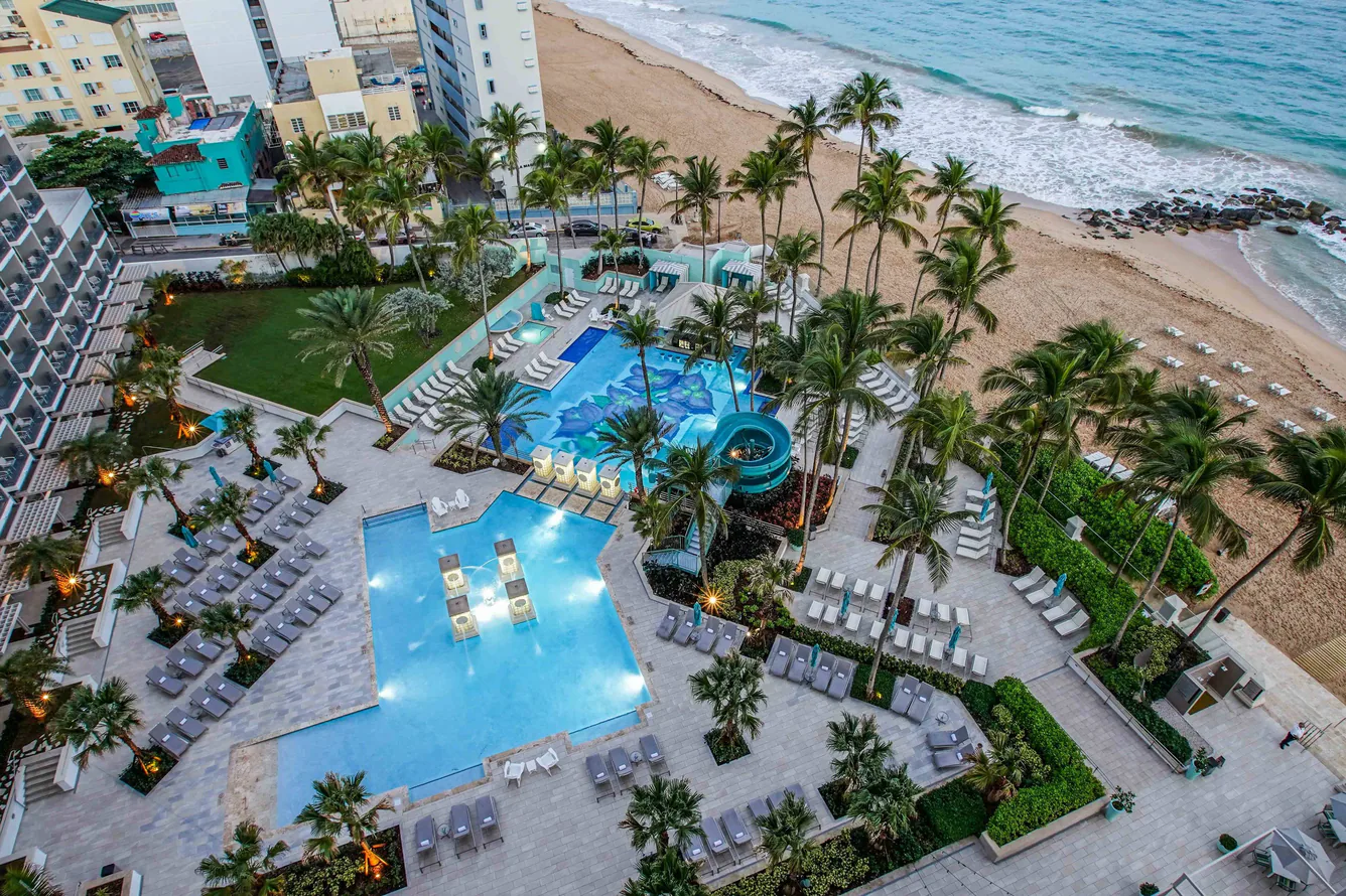 sjupr-pool-8105-hor-clsc.jpg.webp