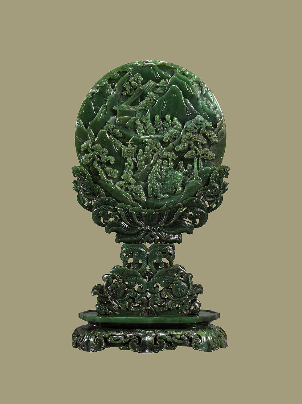 碧玉「萬國來朝」插屏 清 乾隆(1736 – 1795) 玉 高 31 厘米 闊 16.3 厘米 深 1 厘米 劉瑞隆律師藏品