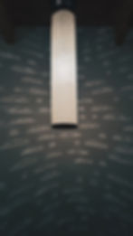 《影石窟》張瀚謙及沈君怡 紙、燈泡、金屬、塑膠及電子零件 尺寸不一