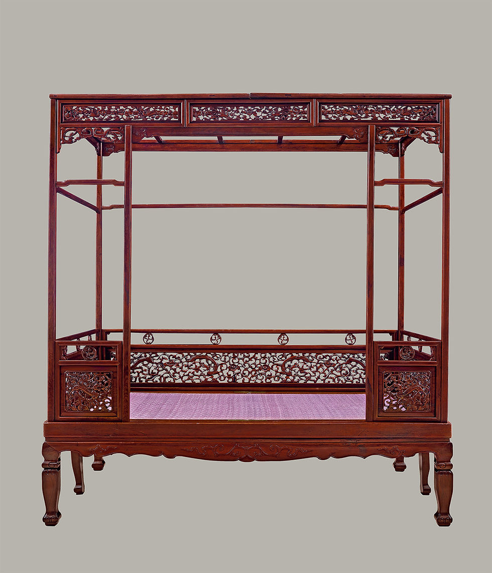 子母屜六足六柱架子床 明晚期 木(黃花梨) 高212.2 厘 米 闊195.6 厘米 深 124.6 厘米 洪建生藏品