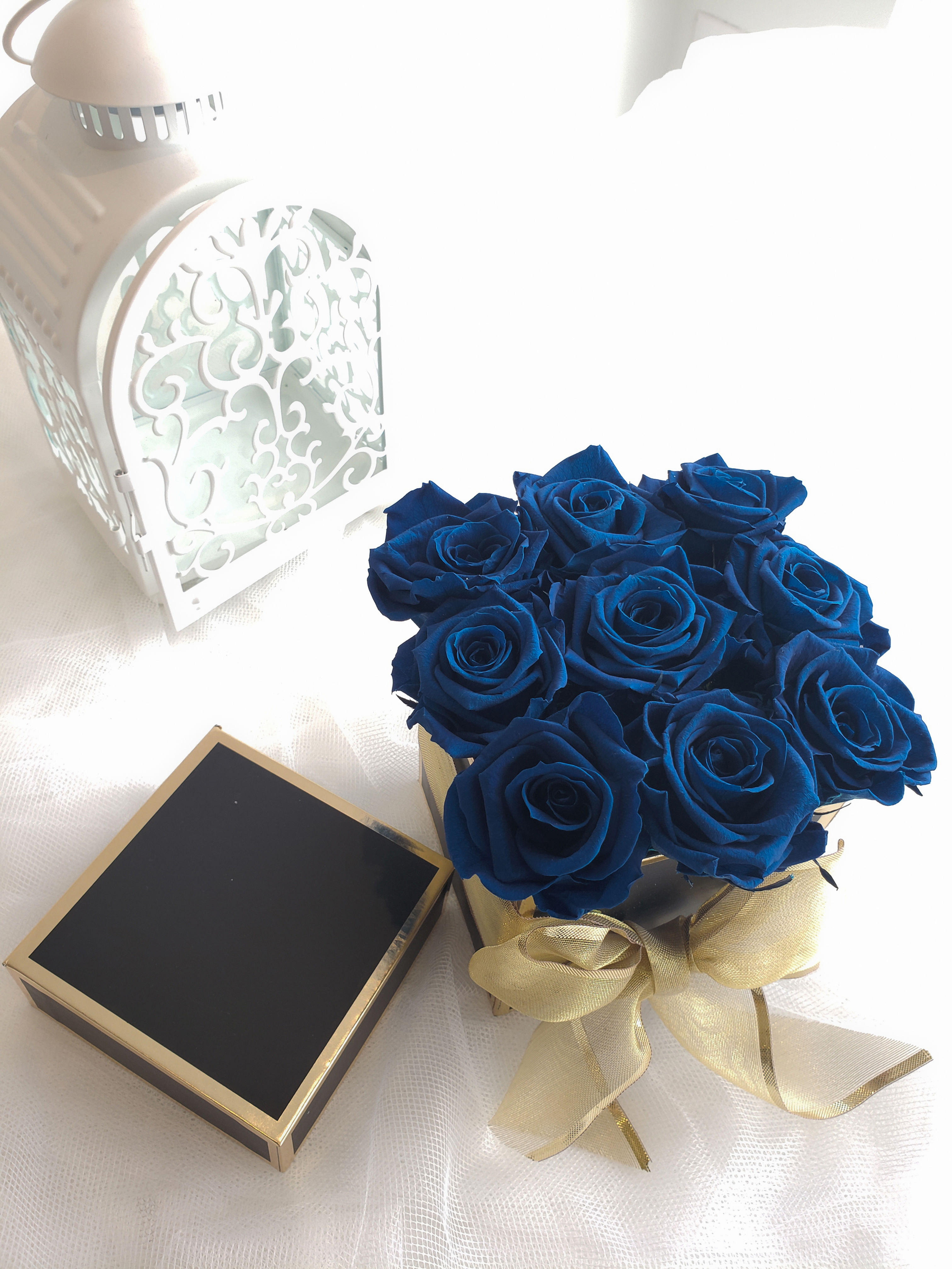 UN-0086 Royal Blue Preserved Roses In a Box