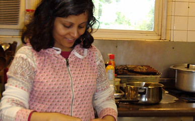 Anu Trzaska prepping food for workshop.