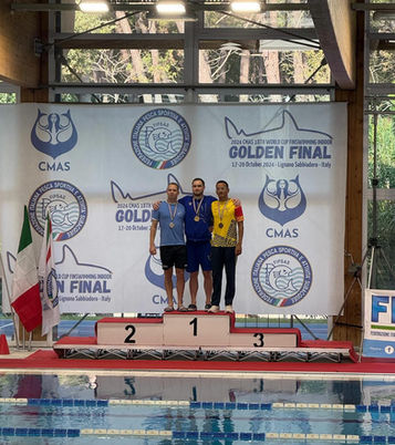 EN EL ÚLTIMO DÍA DE LA COPA MUNDO DE NATACIÓN CON ALETAS *, EL COLOMBIANO ALEXANDER JIMÉNEZ SE LLEVÓ LA MEDALLA DE BRONCE EN LOS 400M SF