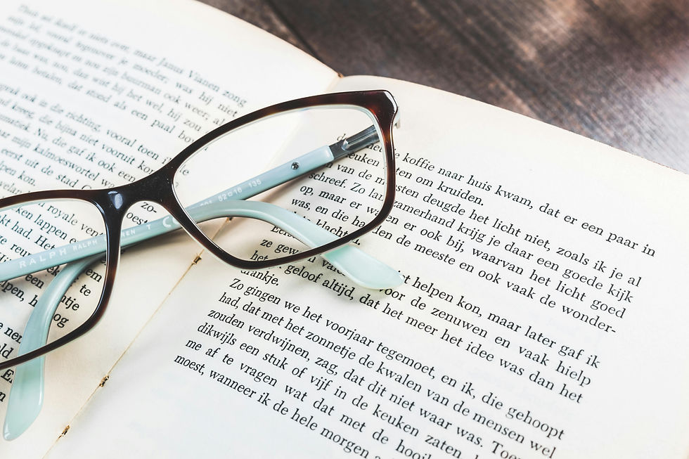 A pair of glasses on top of a Dutch book.
Photo by Ylanite Koppens: https://www.pexels.com/photo/black-framed-eyeglasses-on-open-book-1906605/