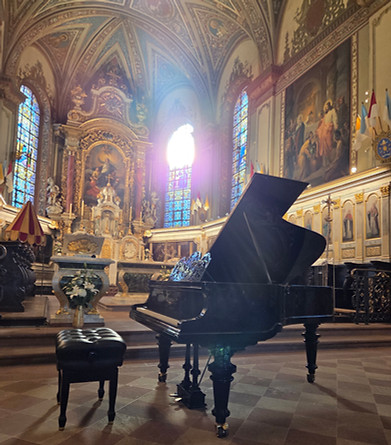 Blüthner demi queue BASILIQUE NOTRE DAME DE THIERENBACH(1).jpg