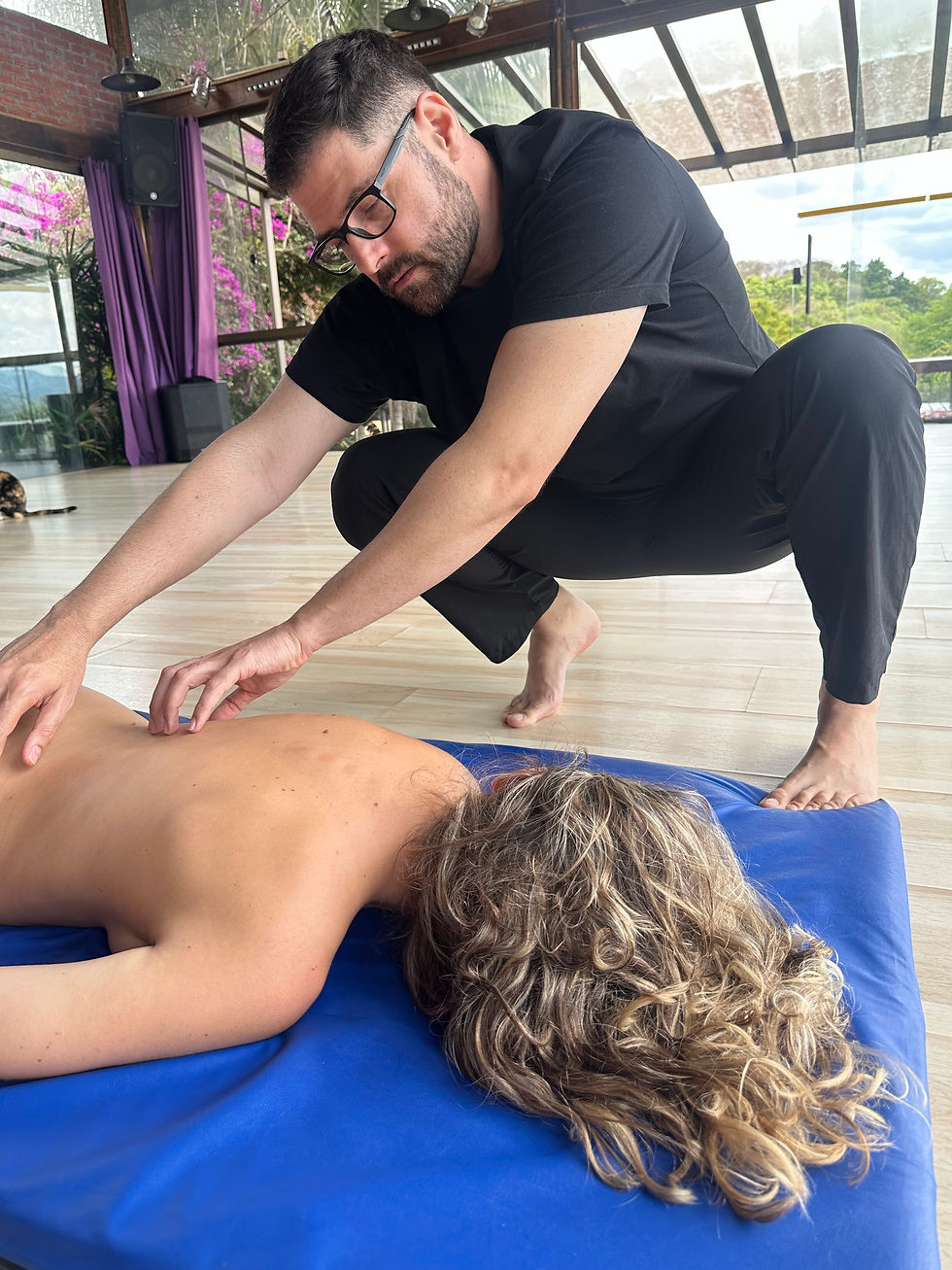 pessoa recebendo massagem tântrica