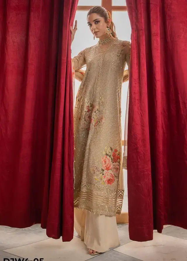 Miniaturbild: Dastan-E-Jashn By Charizma Embroidered Chiffon Suits