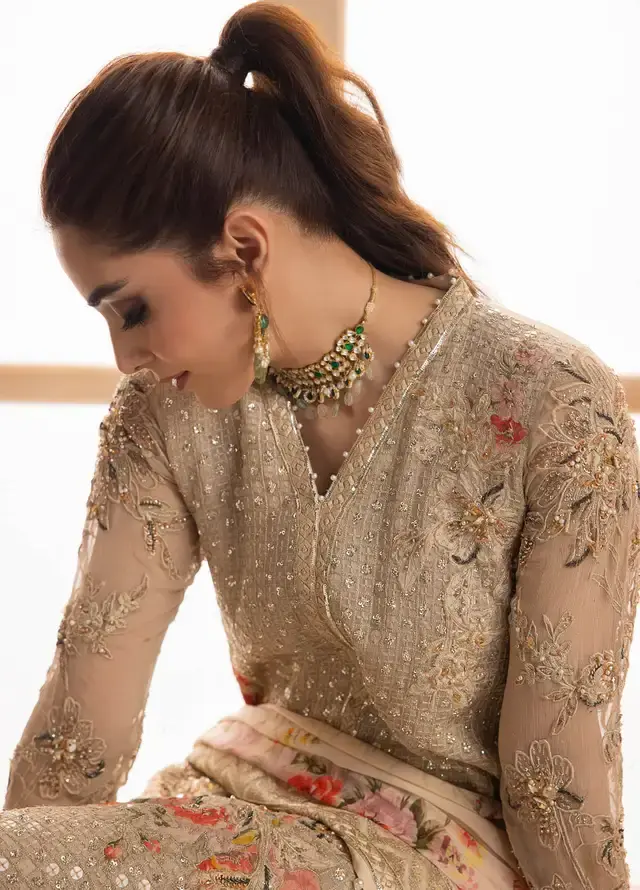 Miniaturbild: Dastan-E-Jashn By Charizma Embroidered Chiffon Suits