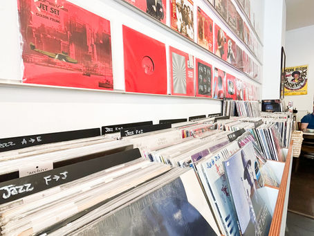 A cosy interior of Archive Music in Saint-Gilles, Brussels, featuring specialty coffee, shelves filled with carefully curated vinyl records, and a warm, intimate atmosphere where music lovers can relax and browse.