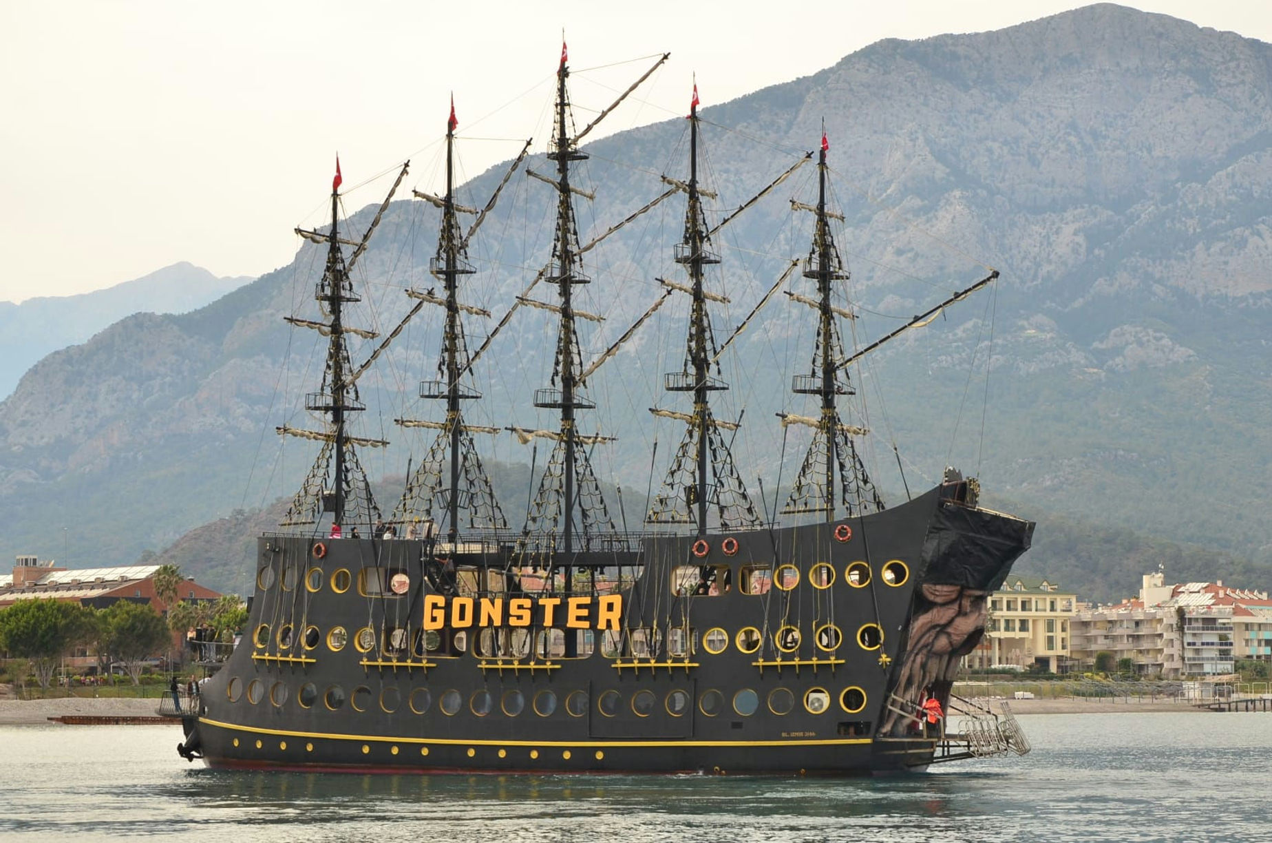 Travel on the ship "Gonster"
