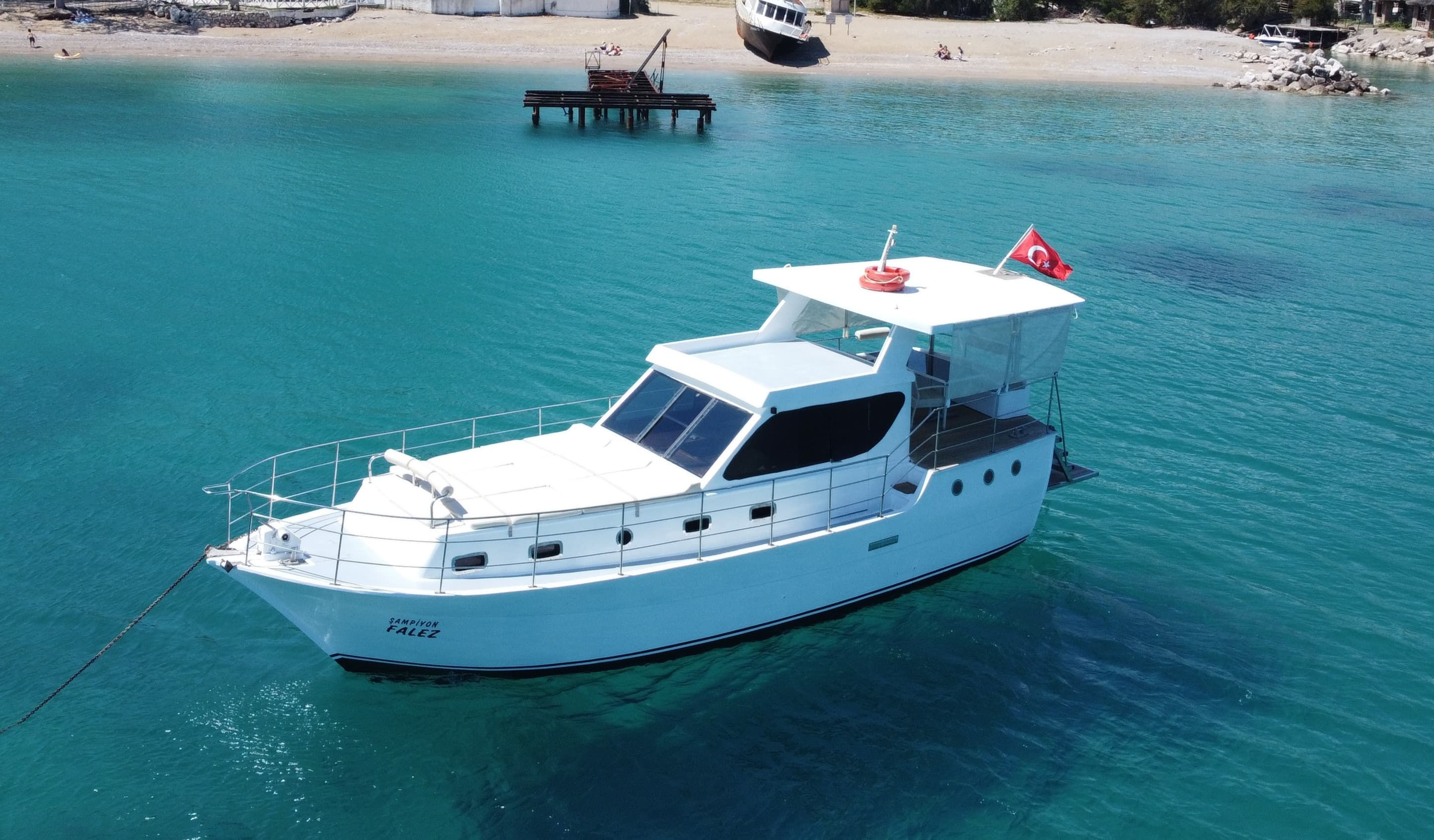 Yacht "Şampiyon Falez"