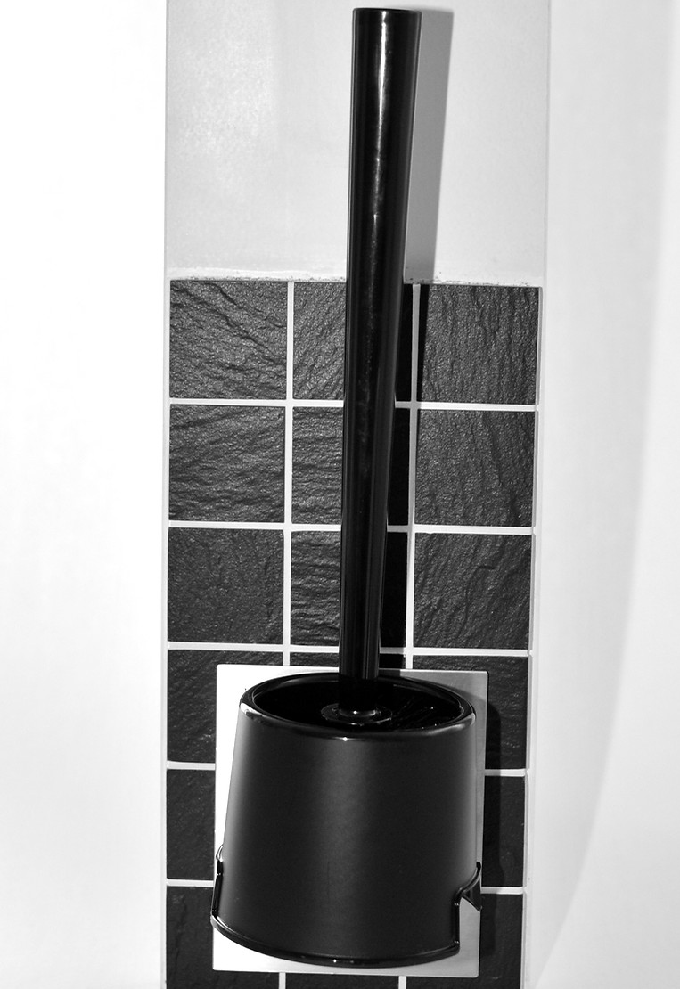 Bild på en TB på svart kakel