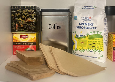 Bild på hur det typiska skåpet ser ut med kaffefilter huller om buller