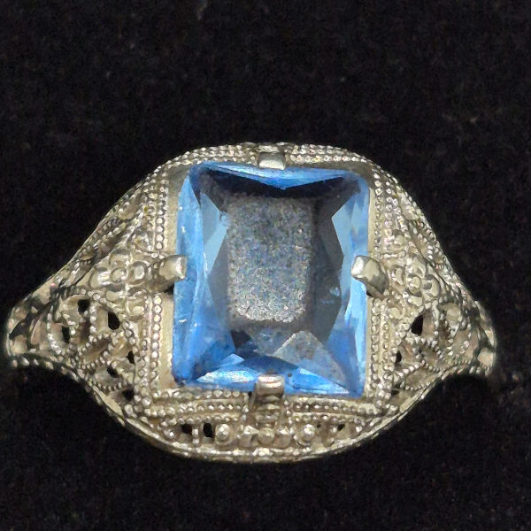 תמונה ממוזערת: טבעת אר דקו אמריקאית שנות ה-30 זהב לבן 10 קרט אבן פייסט כחולה, עבודת יד איכותית