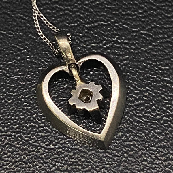 תמונה ממוזערת: תליון אמריקאי וינטאג שנות ה-50 בצורת לב, עשוי זהב לבן 10 קרט משובץ ביהלום