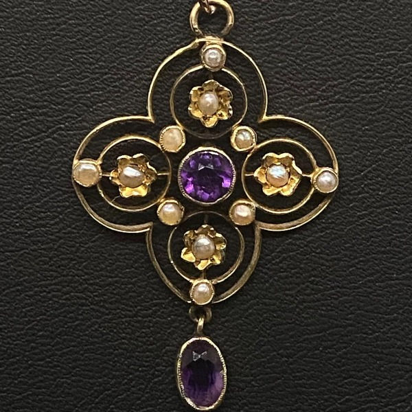 תליון ויקטוריאני אנגלי גדול מהמאה ה 19 זהב 9 קרט אמטיסט ופניניות עבודת יד+שרשרת