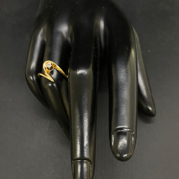 תמונה ממוזערת: טבעת "גל " אמריקאית וינטאג' שנות ה-60, עשויה זהב 14 קרט, משובצת יהלום במשקל של כ