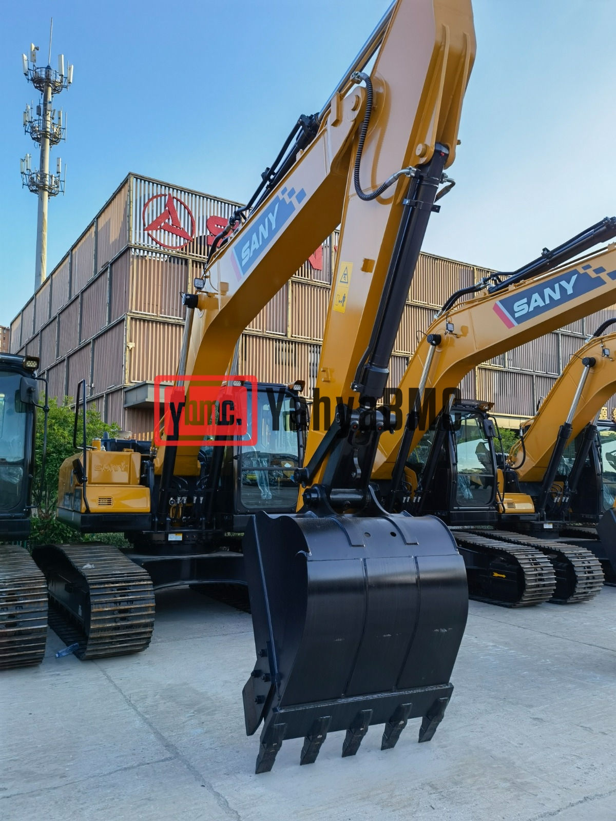 **SANY Heavy-Duty Excavator with Mitsubishi Engine