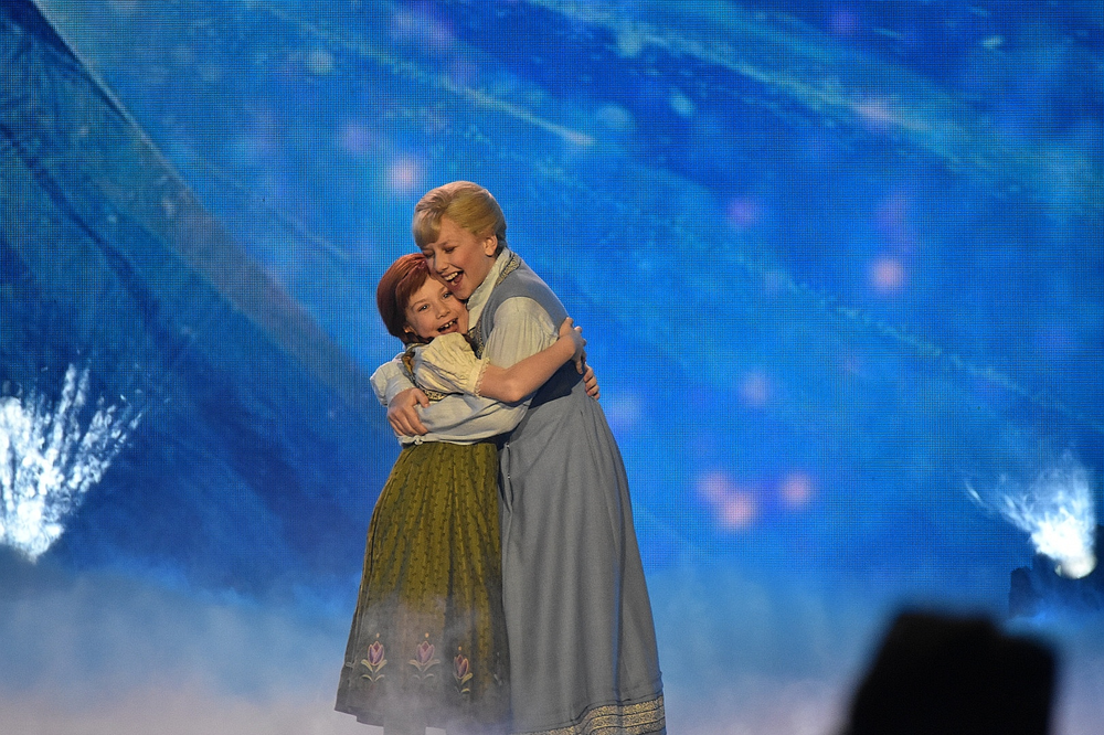 „Eiskönigin“-Stars Willemijn Verkaik und Abla Alaoui in der „Beatrice Egli Show“: Die schönsten Fotos und alle Infos zum Auftritt | „Eiskönigin“-Stars Willemijn Verkaik und Abla Alaoui in der „Beatrice Egli Show“: Die schönsten Fotos und alle Infos zum Auftritt |