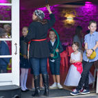Animation enfants dans un mariage avec une pirate et des ballons