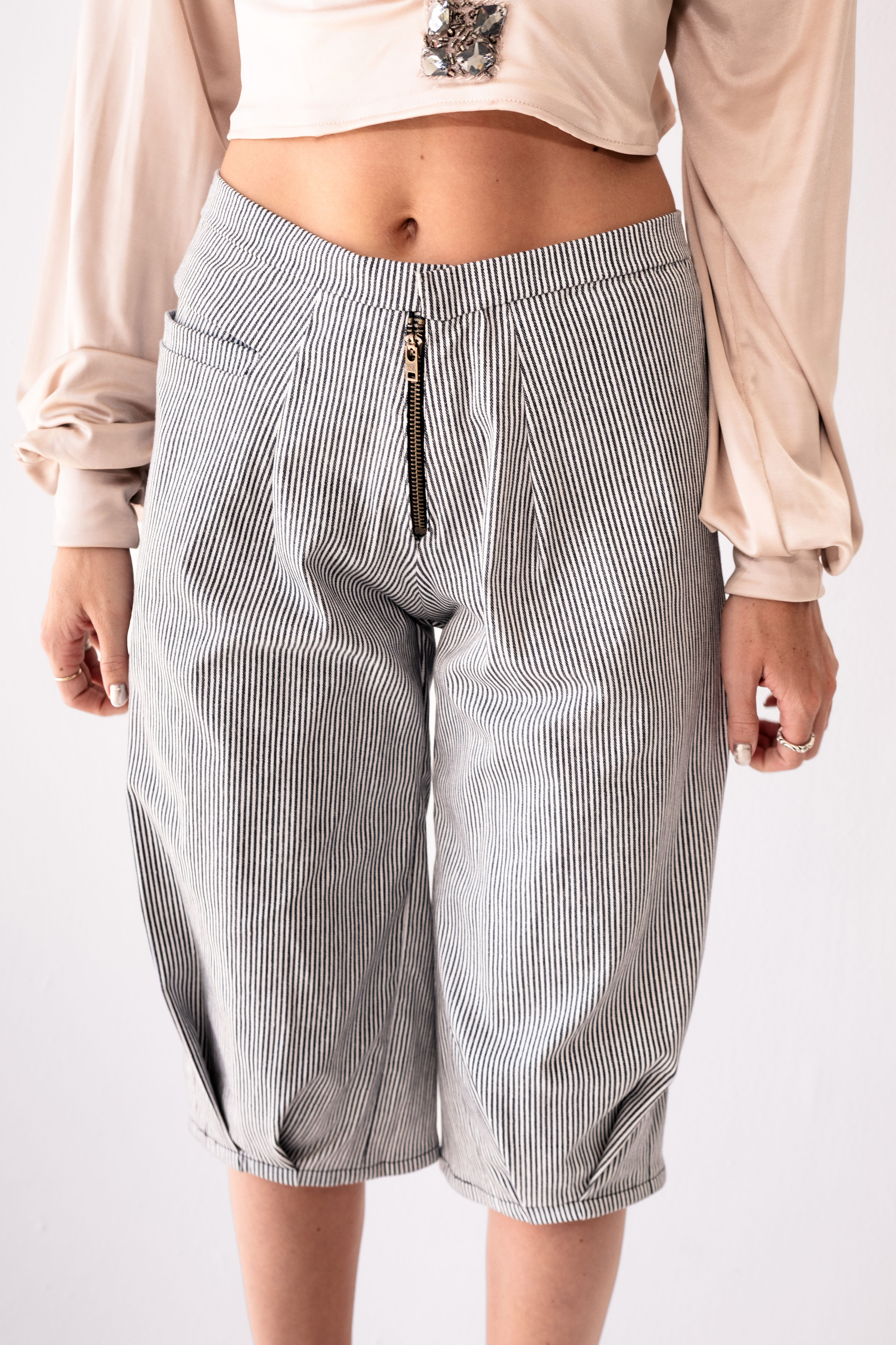 0006 . pinstripe capris .