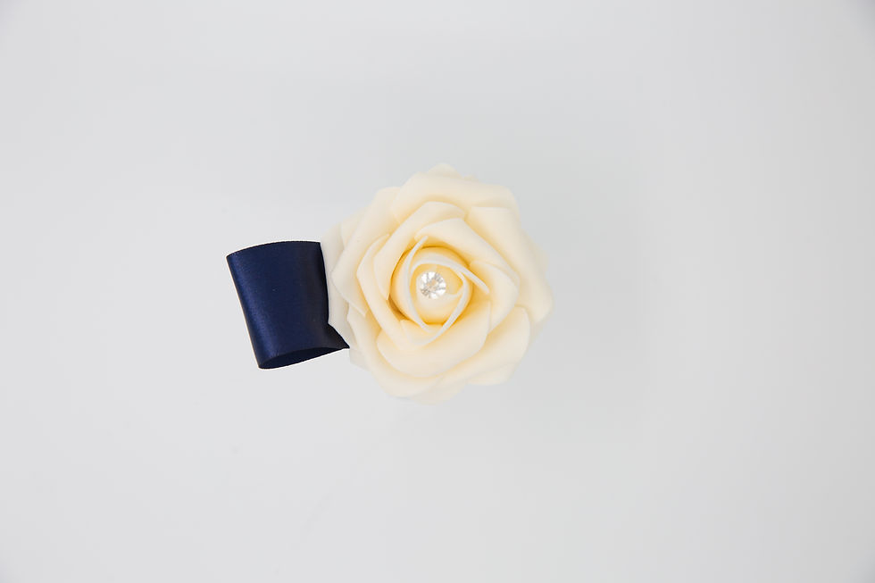 Thumbnail: Amalise Buttonhole (3)
