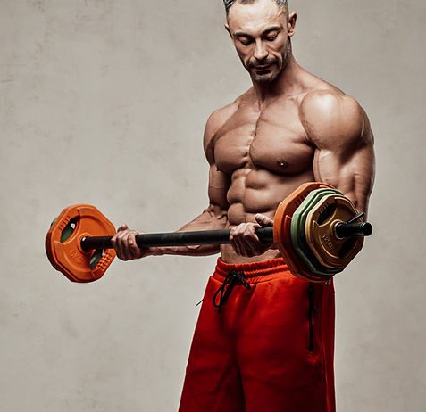 muscular-man-lifting-weights-in-studio-setting-2026-03-17-03-27-56-utc.jpg
