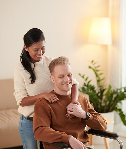 woman-hugging-boyfriend-in-wheelchair-2026-01-08-00-32-17-utc.jpg