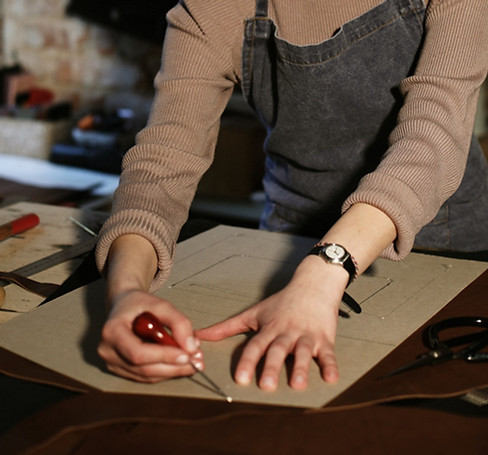 woman-works-in-a-bag-making-studio-cuts