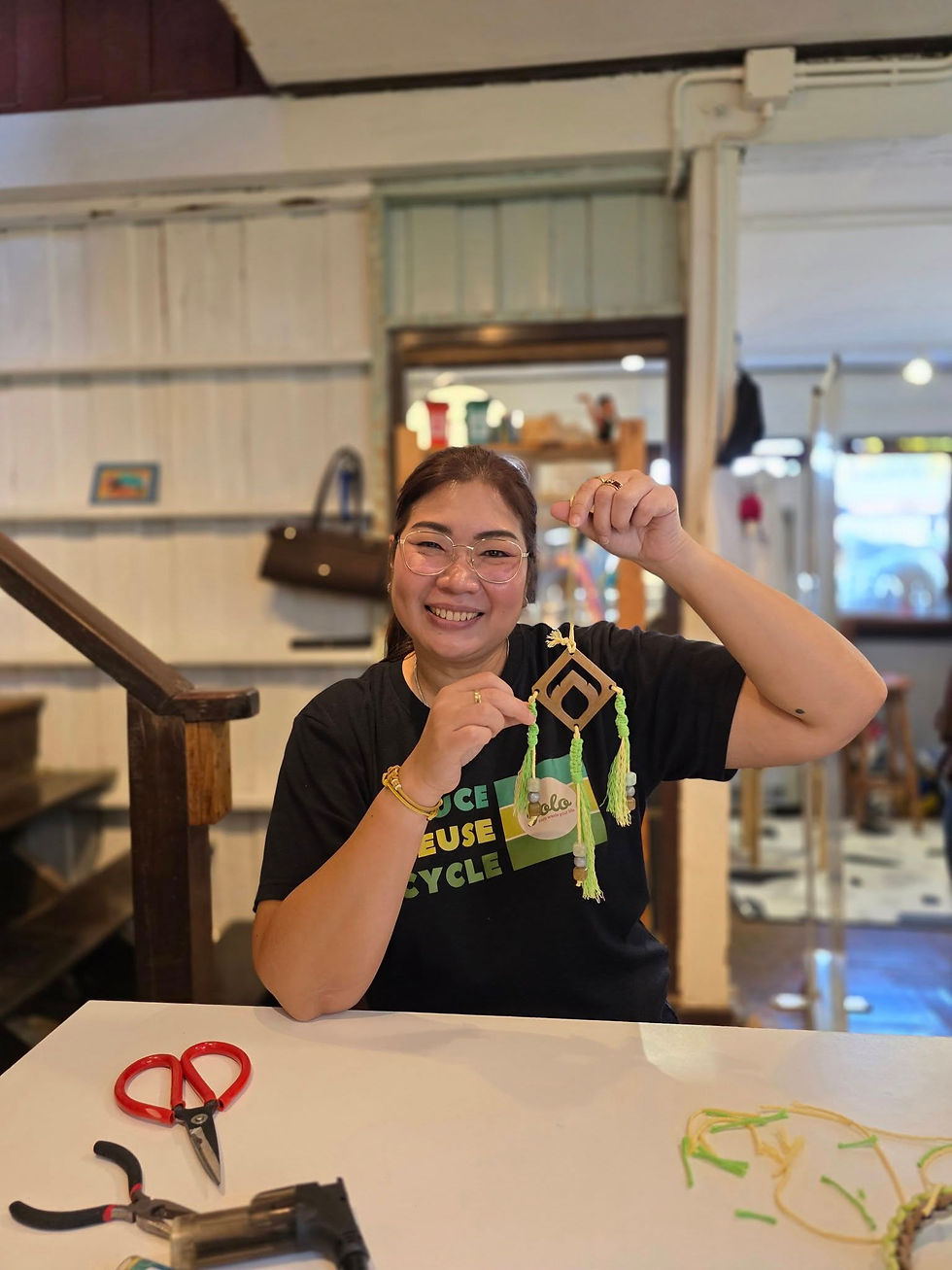 Recycle Workshop เครื่องแขวนไทย จากพลาสติกกำพร้า