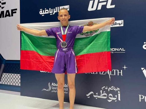 Stefani Petrova es subcampeona mundial de niñas menores de 18 años del Campeonato Mundial de MMA