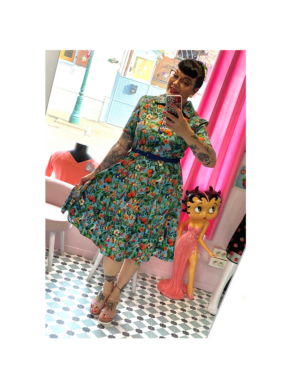 Robe swing Penelope tropical garden