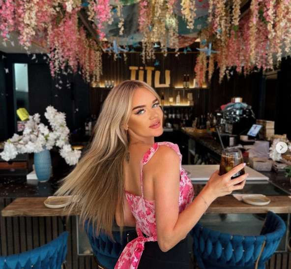 social media stars eat at TITU