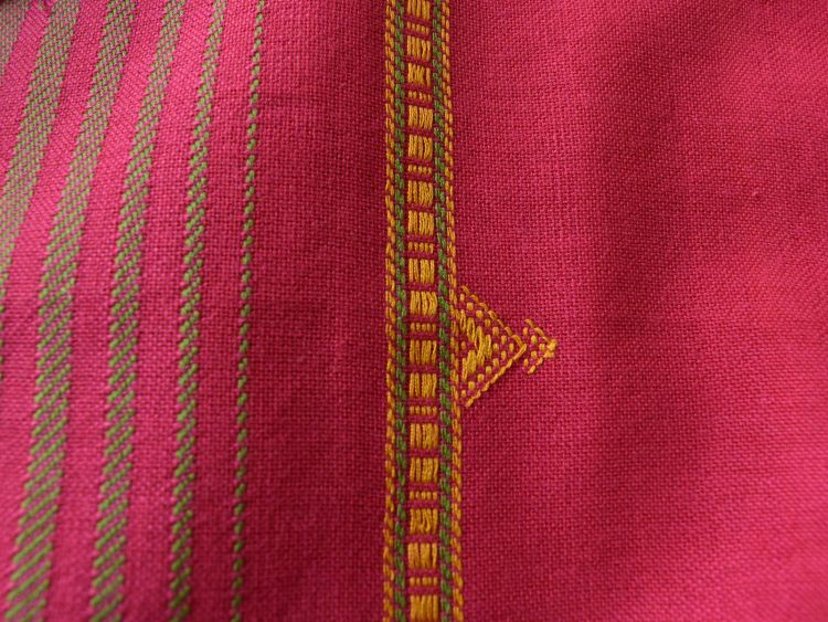 Handwoven Bhujodi Meeri Dupatta in Magenta Pink with beautiful traditional motifs and a luxurious finish.