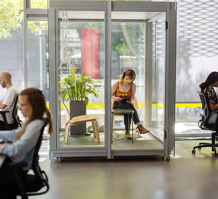 Espacio de trabajo moderna.webp