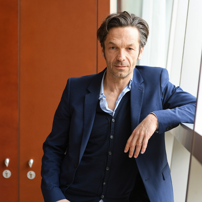 Tout directeur d’école a une double responsabilité : à l’égard des étudiants et à l’égard du monde