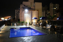 Piscina a noite