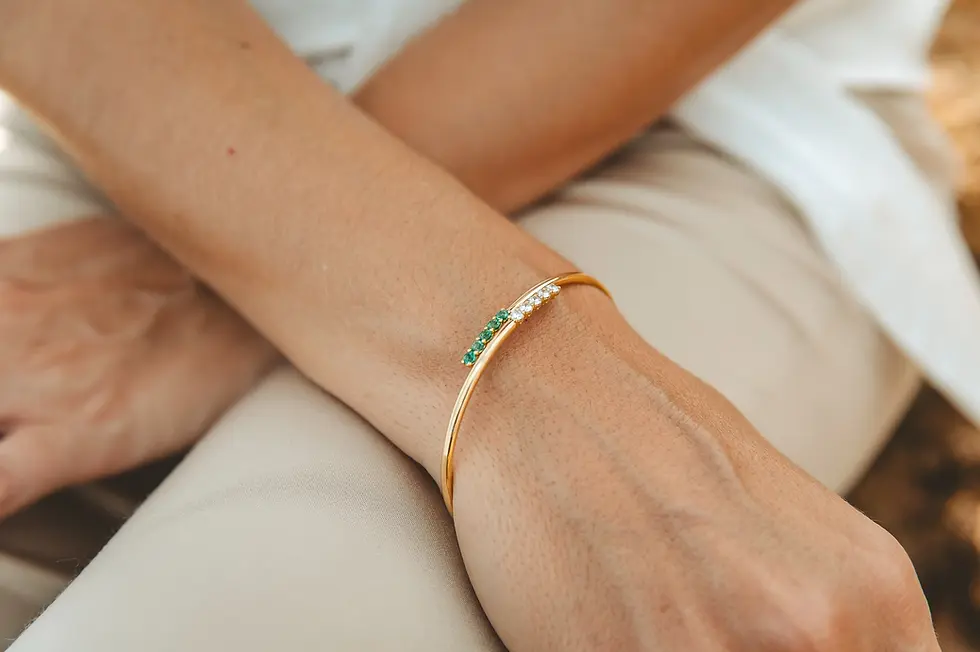 Miniatura: Pulsera de oro amarillo, diamantes y esmeraldas