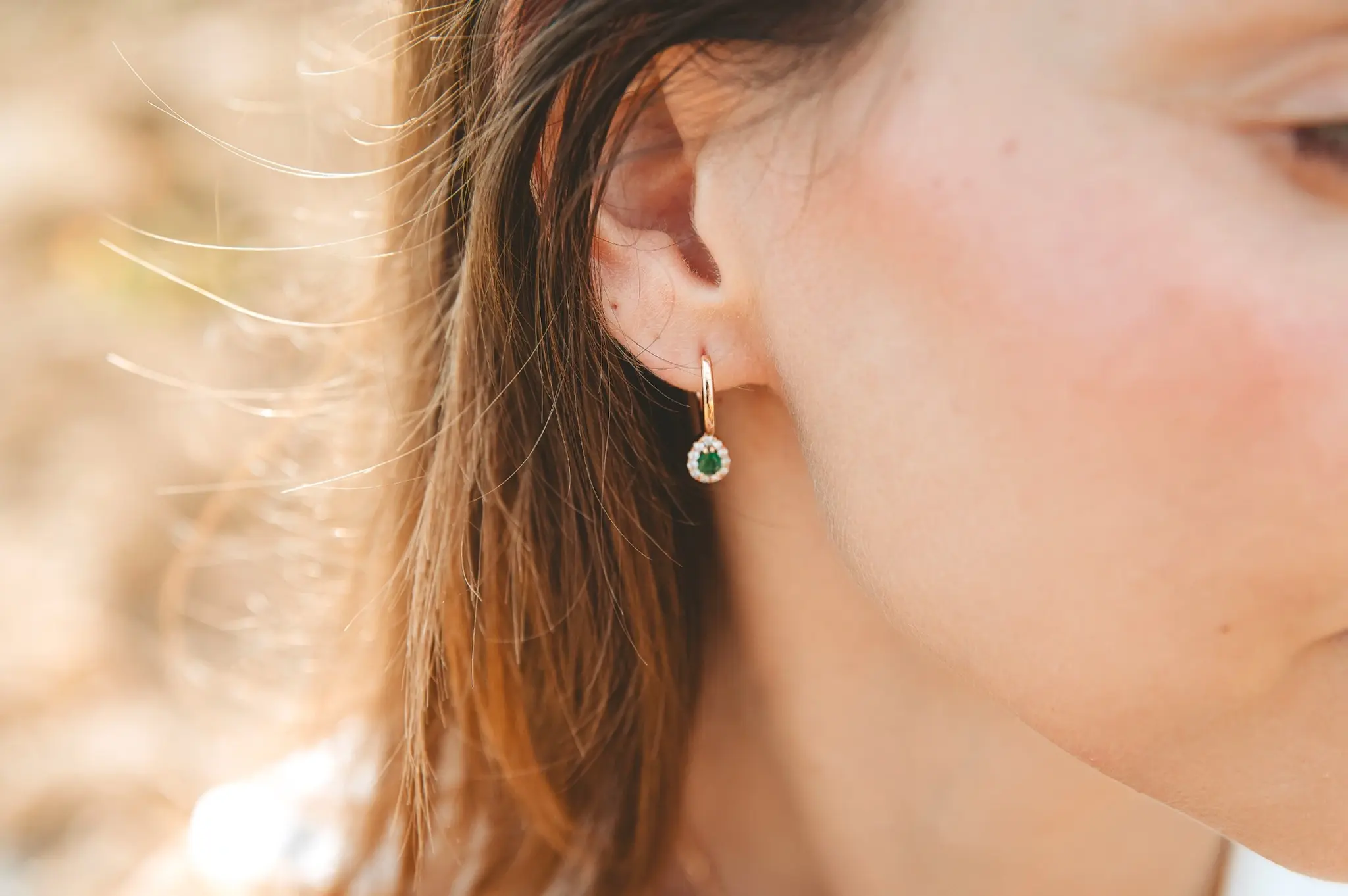 Pendientes oro amarillo, diamantes y esmeraldas