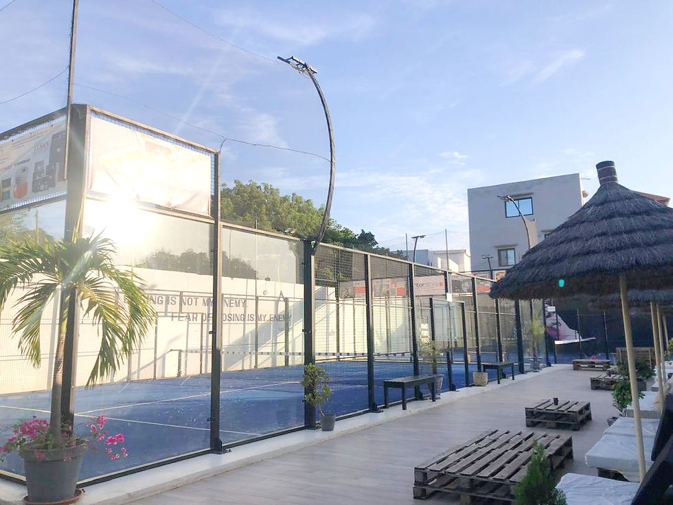 Un terrain de padel