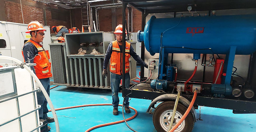Equipo de filtrado de aceite dieléctrico utilizado durante mantenimiento de transformadores en Truper.