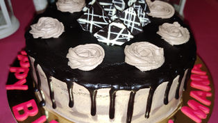Chocolate Mousse Drip Cake