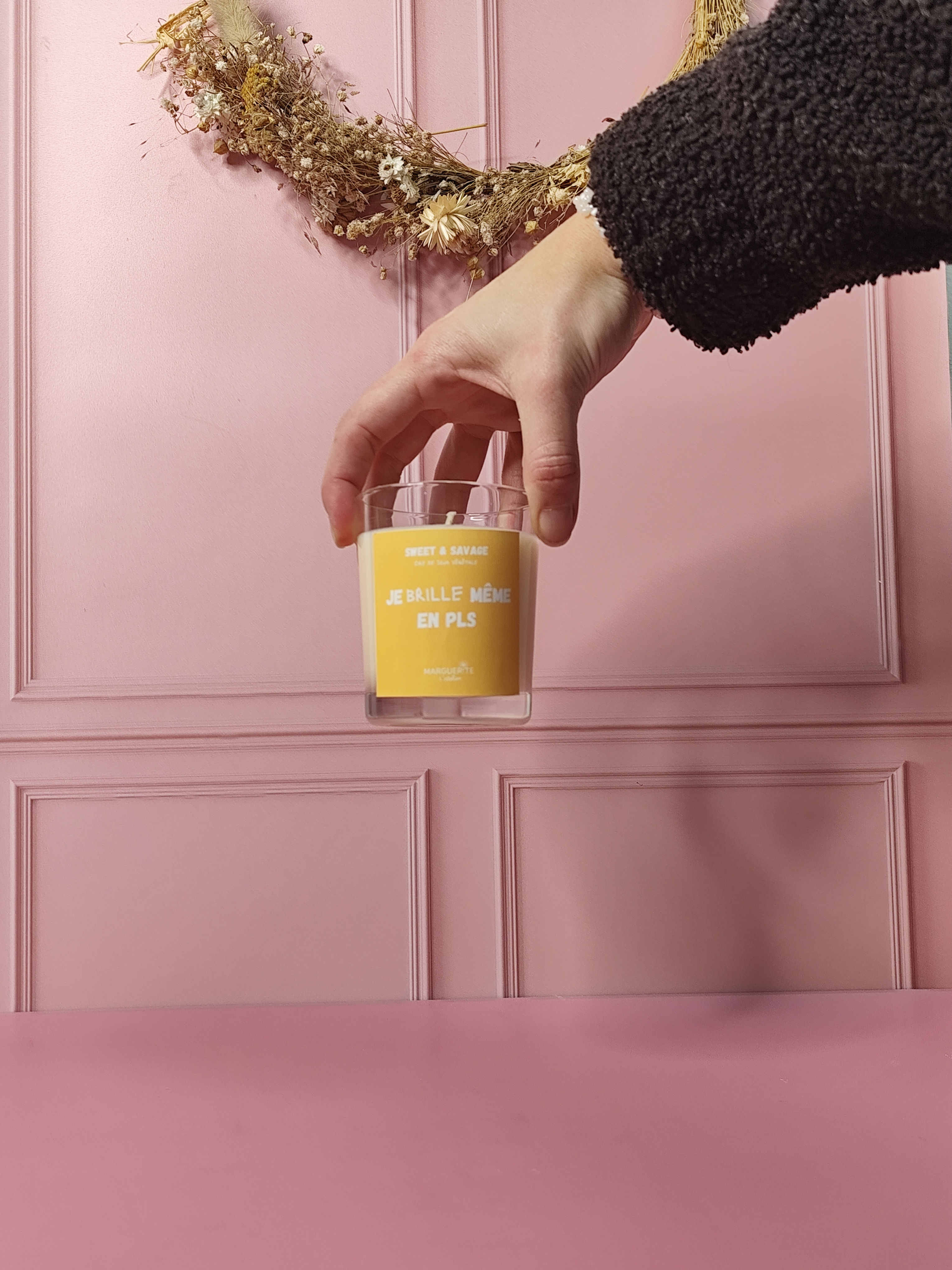 bougie à message " je brille même en PLS" étiquette jaune