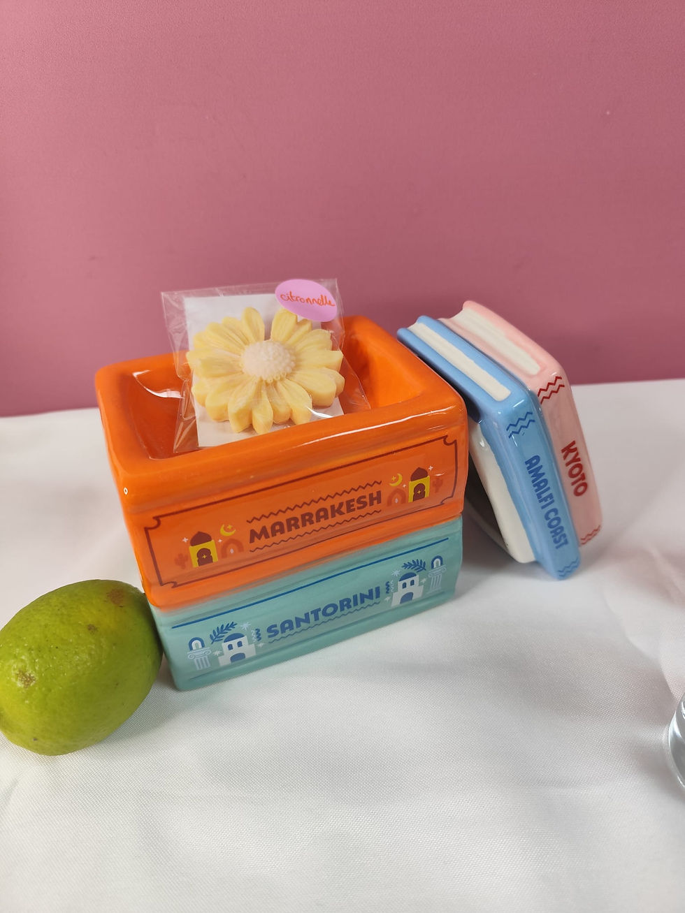 Fondant parfumé forme Marguerite  posé sur un brûleur