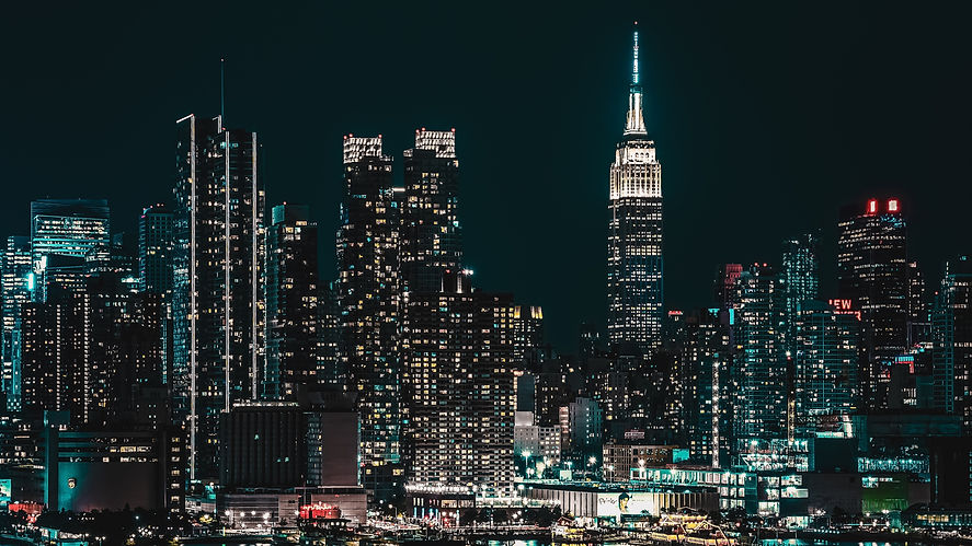 new-york-city-cityscape-night-city-lights-half-moon-starry-3840x2160-450.jpg