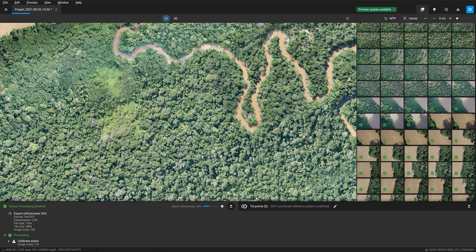 Drone multiespectral sobrevoando área florestal