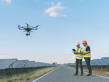 Por meio do uso de drones equipados com tecnologias avançadas, empresas de energia renovável podem identificar rapidamente oportunidades de otimização em usinas solares, promovendo eficiência operacional e inovação sustentável.