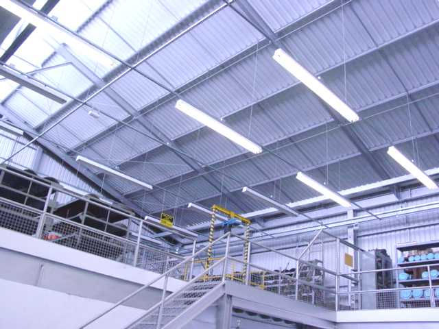 INSTALAÇÃO DE ILUMINAÇÃO INDUSTRIAL